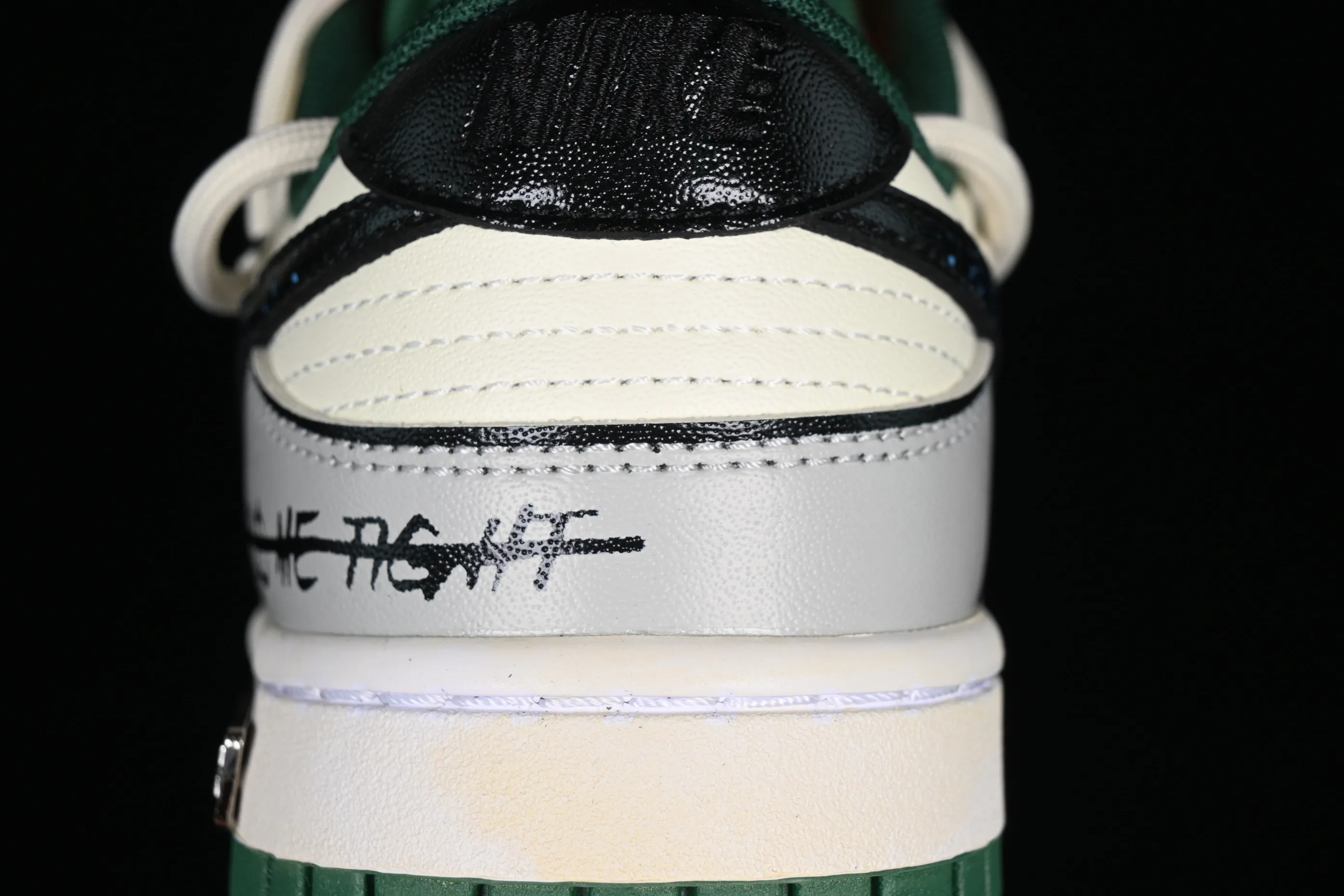 All Categories Nk SB Dunk Series Nk SB Dunk Low Low-top sneakers Customized large box Nk Dunk Low "Miami Hurricanes" Space Exploration Star Trek Customized version of deconstructed straps Retro distressed low-top sneakers DD1391-300